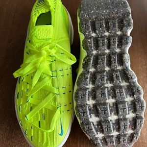 NWT Nike Space Hippie 04 - size 10 / 8.5